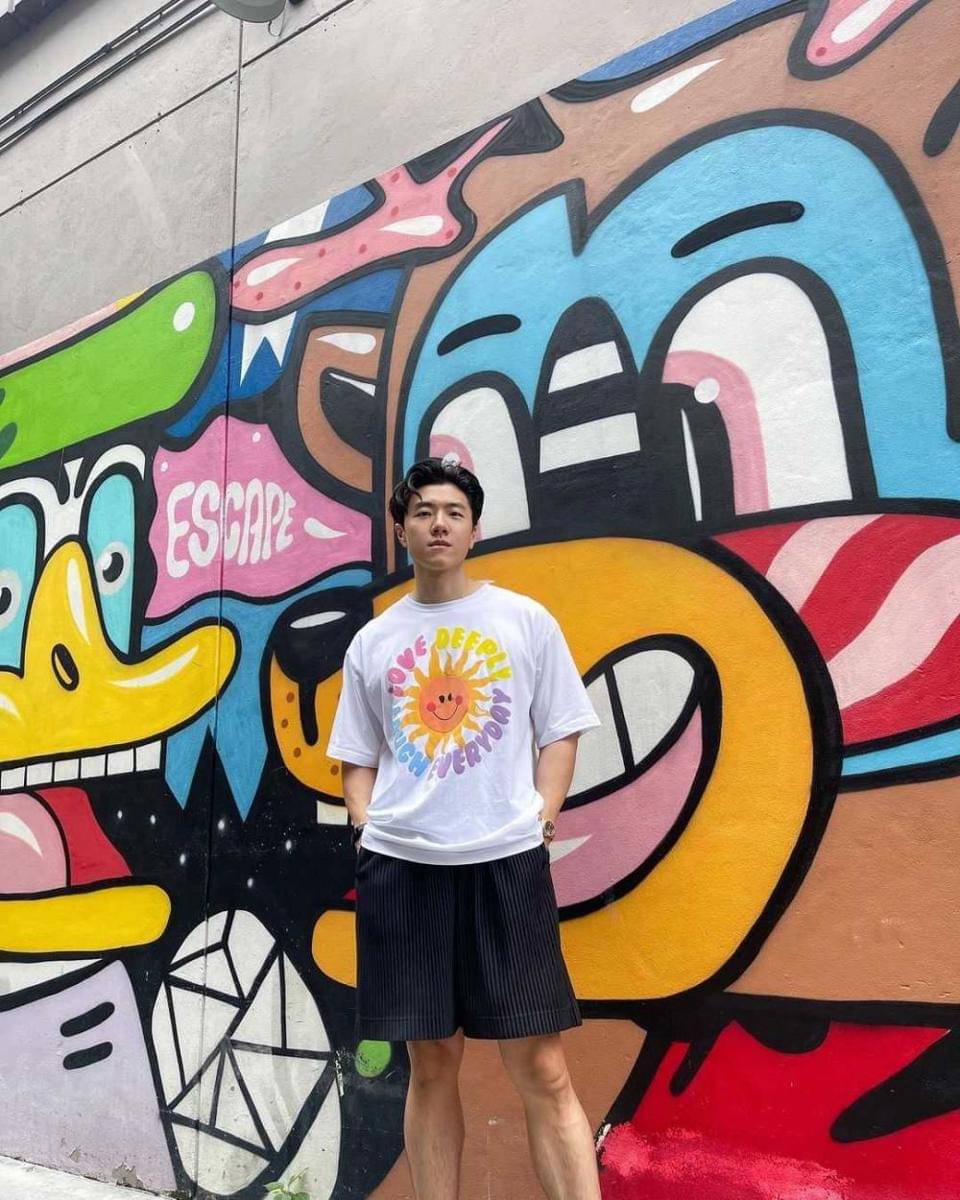 Celana pendek ala Chao Chavalit (instagram.com/chao_ctn)