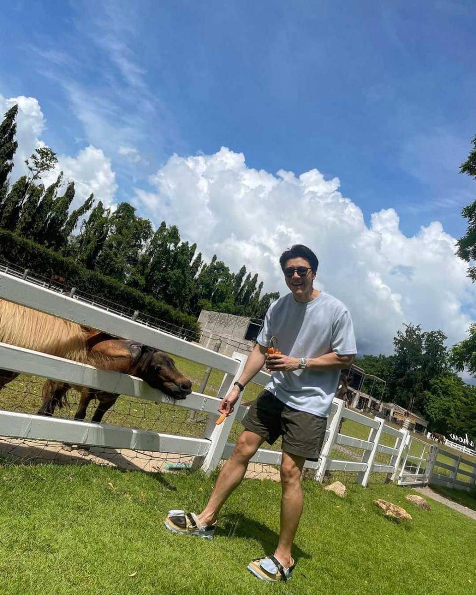 Celana pendek ala Chao Chavalit (instagram.com/chao_ctn)