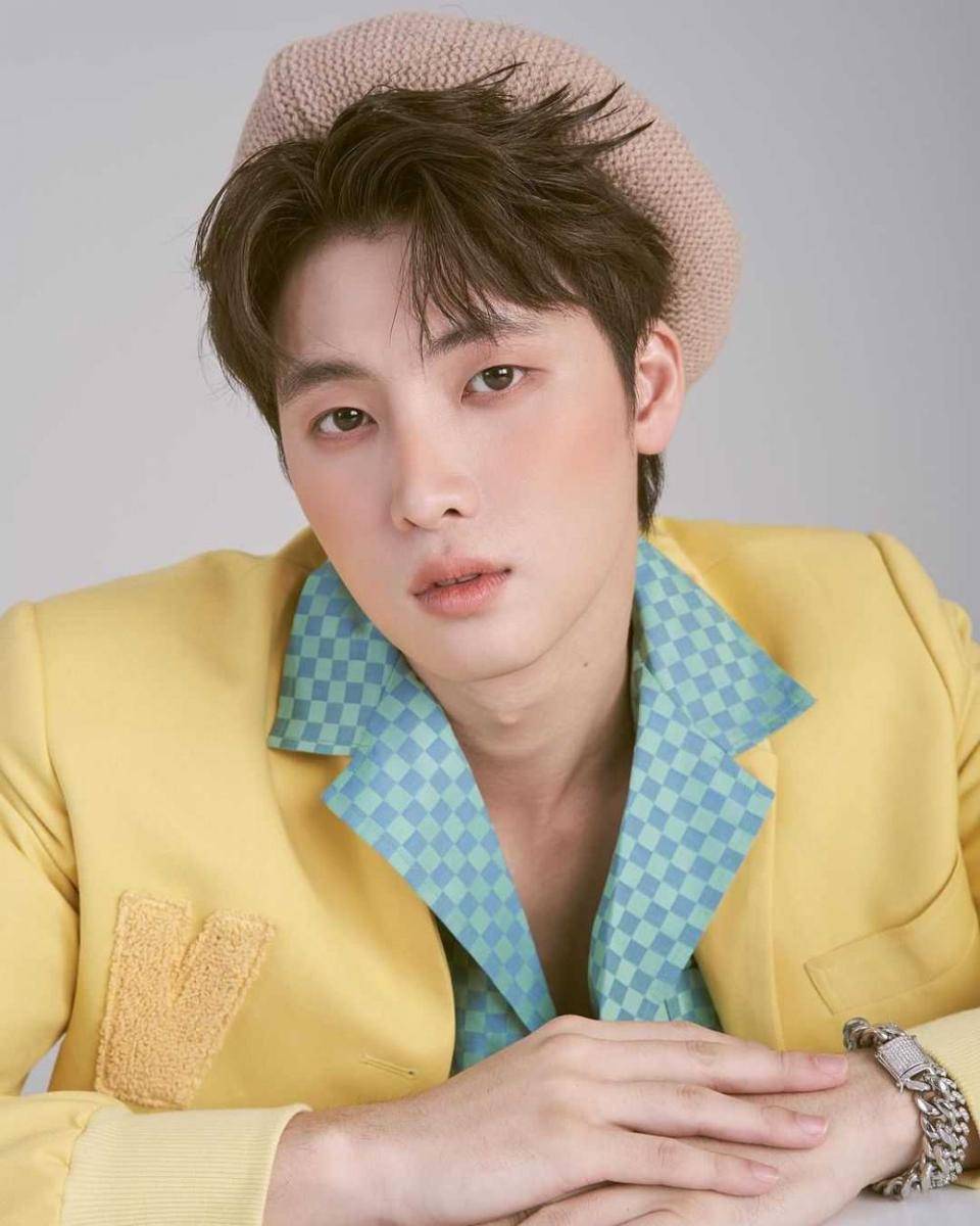 Mean Phiravich (Instagram.com/m34nismind)