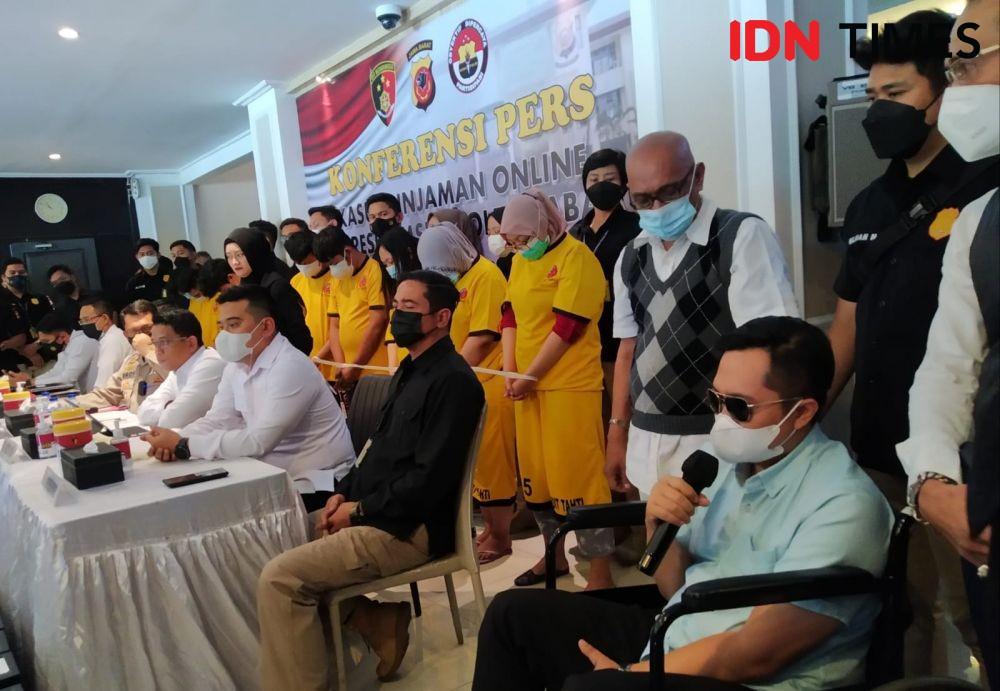 Tersangka Pinjol Ilegal Sleman di Polda Jabar (IDN Times-Azzis Zulkhairil)