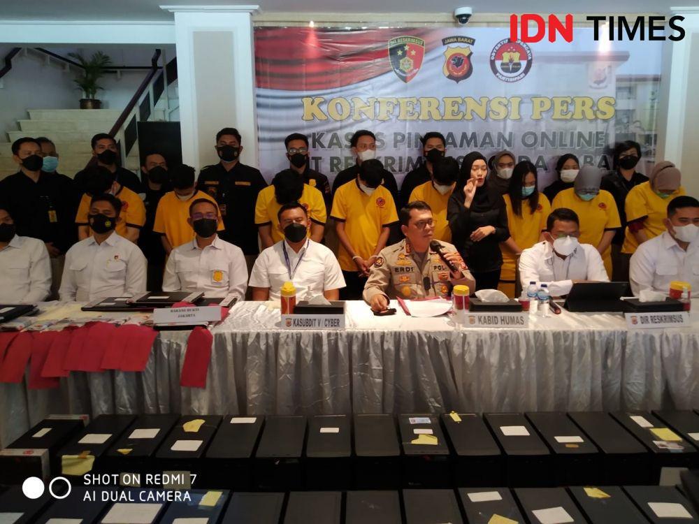 Tersangka Pinjol Ilegal Sleman di Polda Jabar (IDN Times-Azzis Zulkhairil)