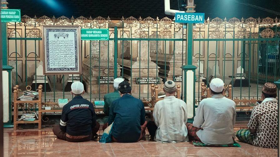 4 Cerita Mistis di Demak, Ada Makam di Tengah Jalan, Mencekam!