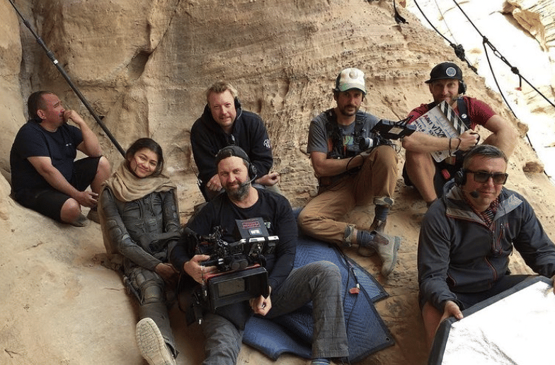 Zendaya dan para kru (instagram.com/thezendayaupdates.2)