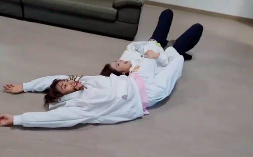 Jihyo dan Sana TWICE (instagram.com/twicestagram)