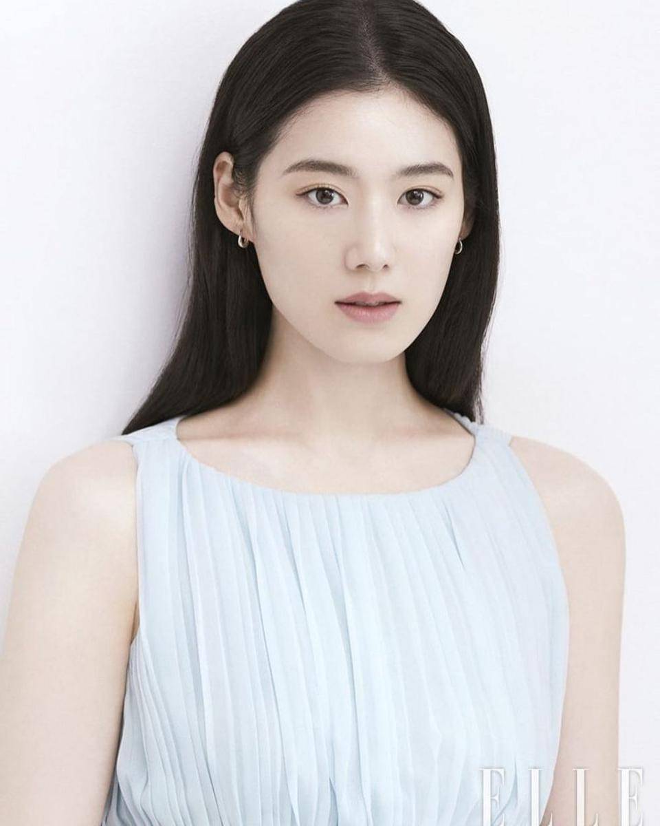 Jung Eun Chae (instagram.com/jungeunchae_)