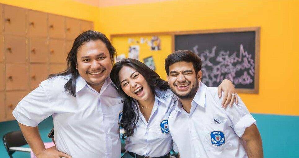 Rachel Vennya berseragam SMA (instagram.com/komax.indonesia)