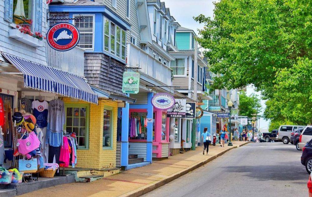 Martha’s Vineyard (instagram.com/crispinhaskinsmvy)