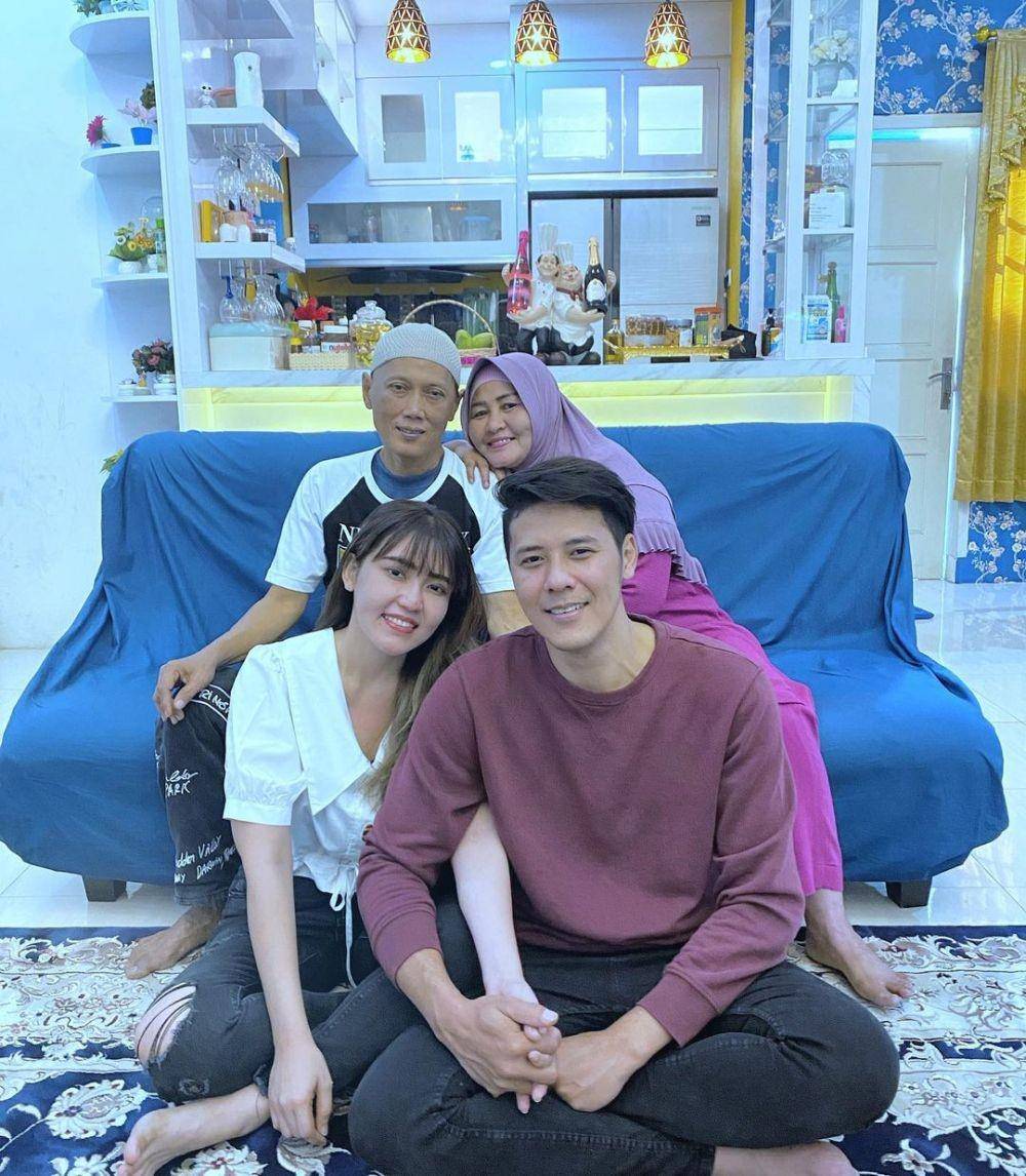 Gaya Couple Via Vallen. (instagram.com/chevra_yo88)