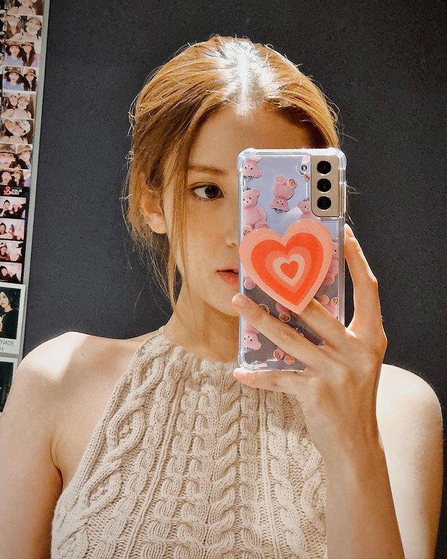 Jeon Somi (instagram.com/somsomi0309)