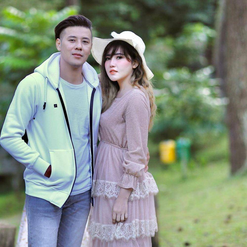 Gaya Couple Via Vallen. (instagram.com/chevra_yo88)