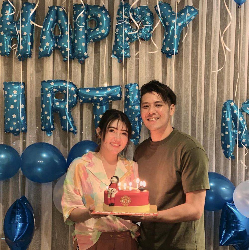 Gaya Couple Via Vallen. (instagram.com/chevra_yo88)