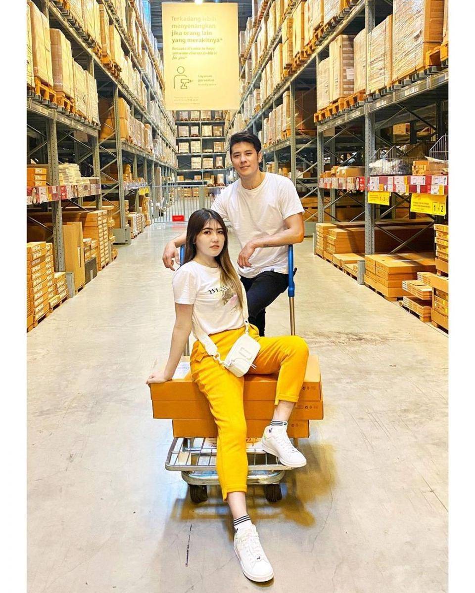 Gaya Couple Via Vallen. (instagram.com/viavallen)