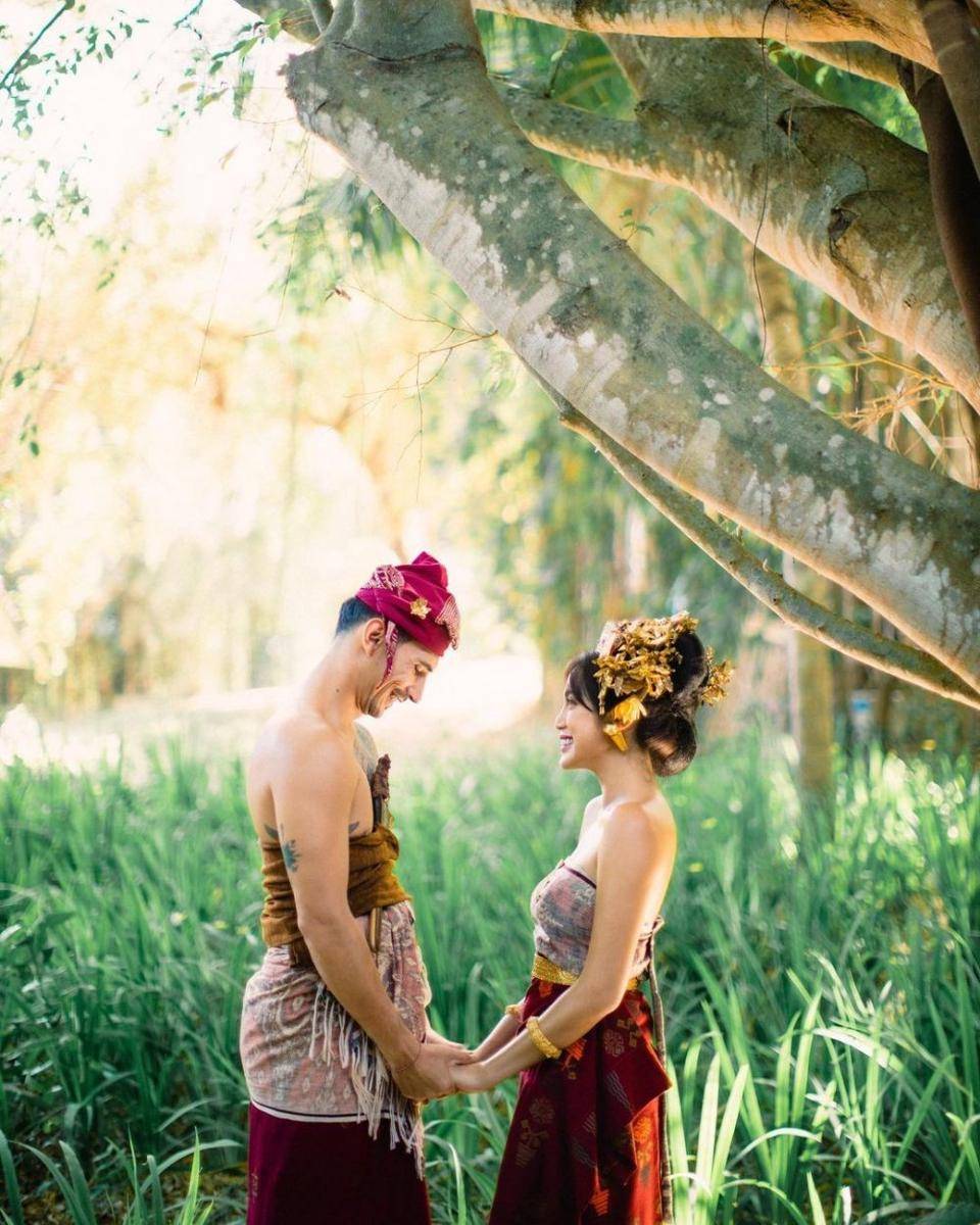 Prewedding Jessica Iskandar dan Vincent Verhaag dengan adat Bali. (Joe Setiawan via Instagram.com/inijedar)