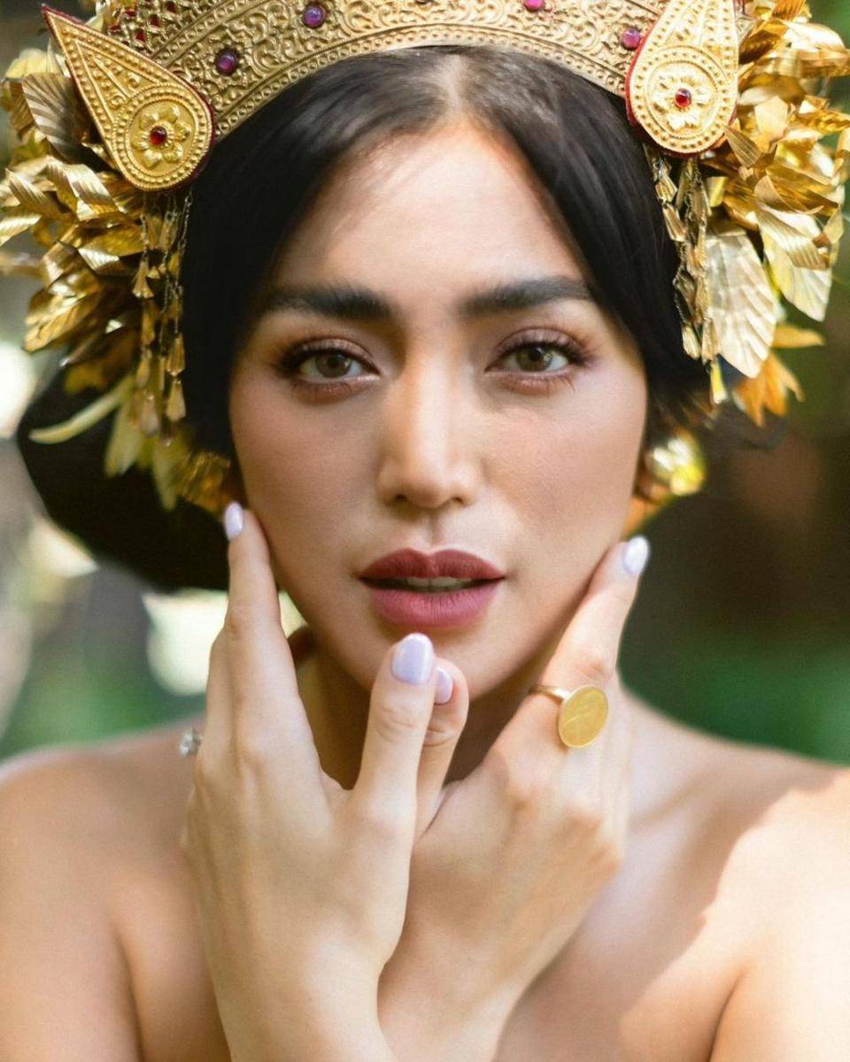 Prewedding Jessica Iskandar dan Vincent Verhaag dengan adat Bali. (Joe Setiawan via Instagram.com/inijedar)