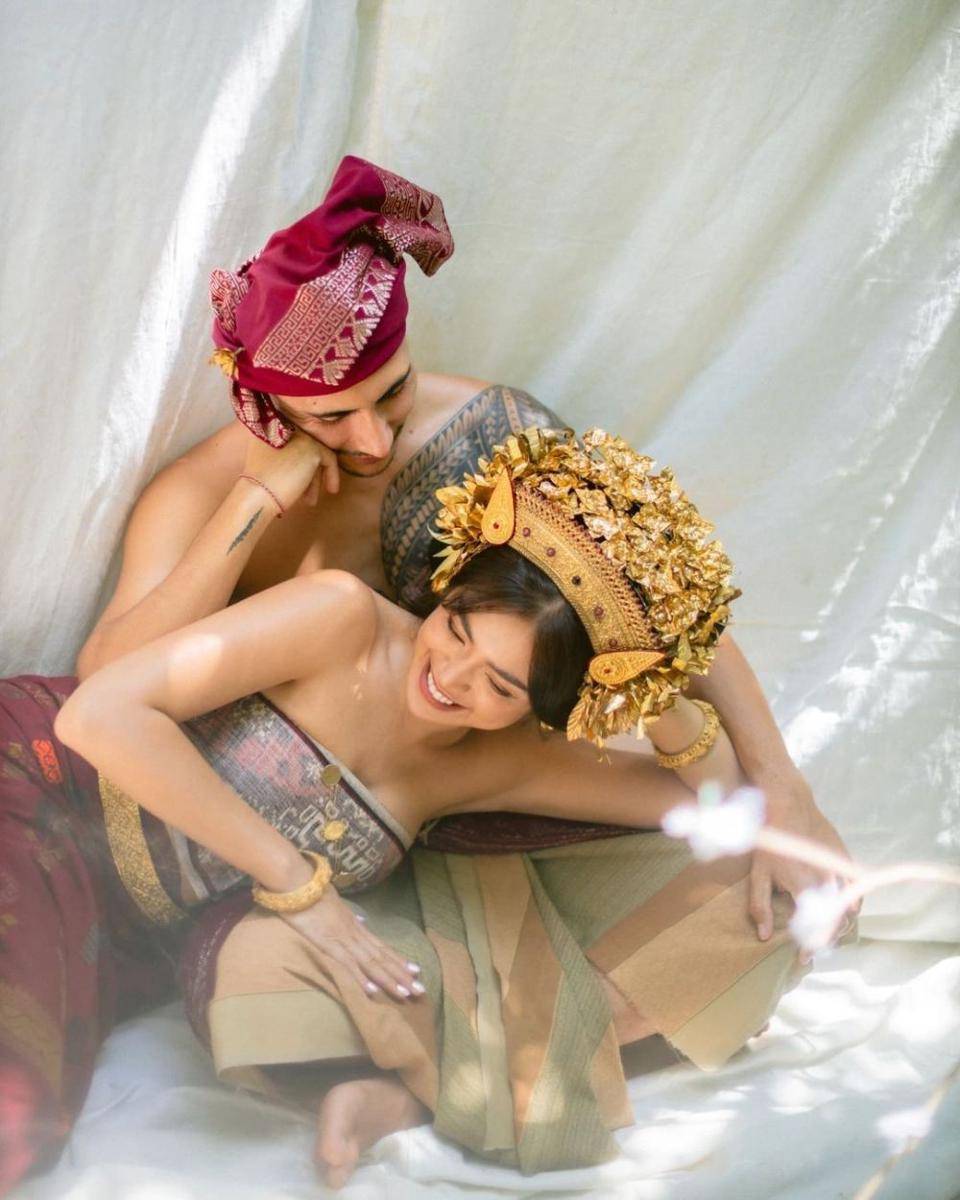 Prewedding Jessica Iskandar dan Vincent Verhaag dengan adat Bali. (Joe Setiawan via Instagram.com/inijedar)