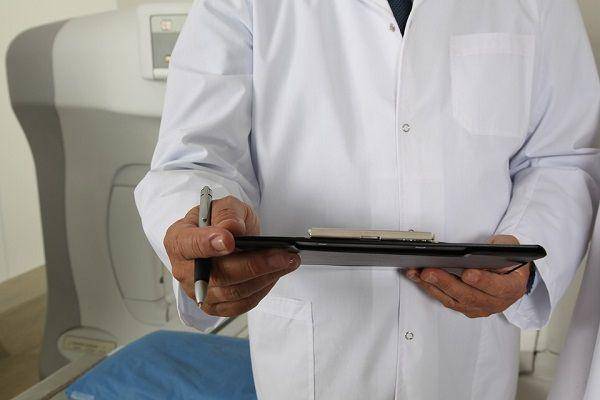 Ilustrasi seorang dokter. (Pixabay.com/valelopardo)