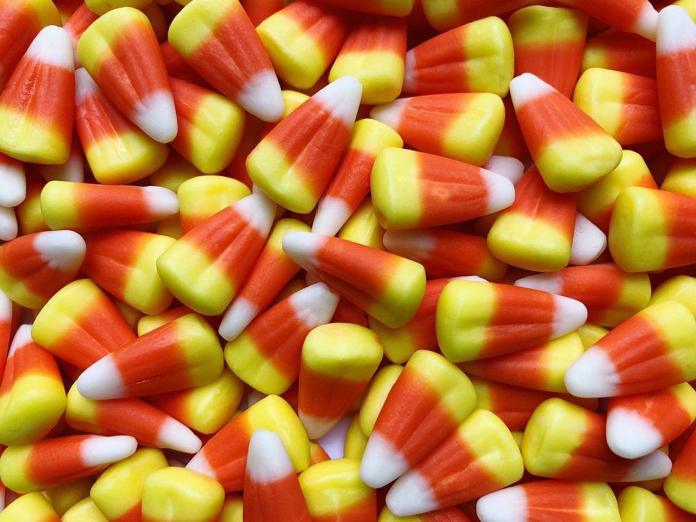 candy corn (pixabay.com/wokandapix)
