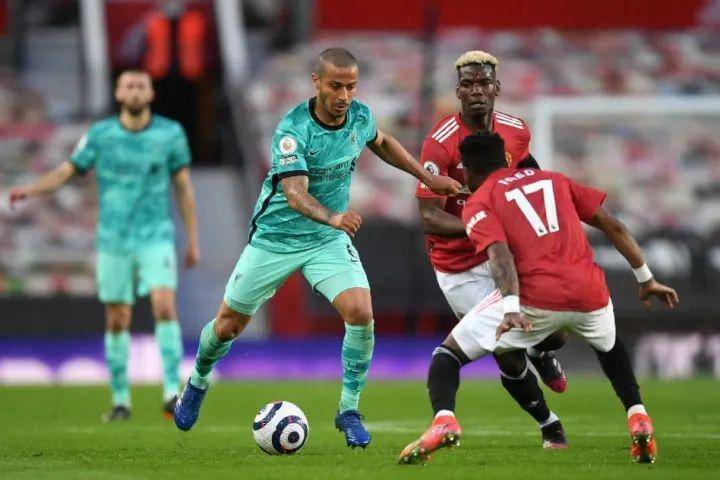 Manchester United menghadapi Liverpool pada musim 2020/2021. (90min.com)
