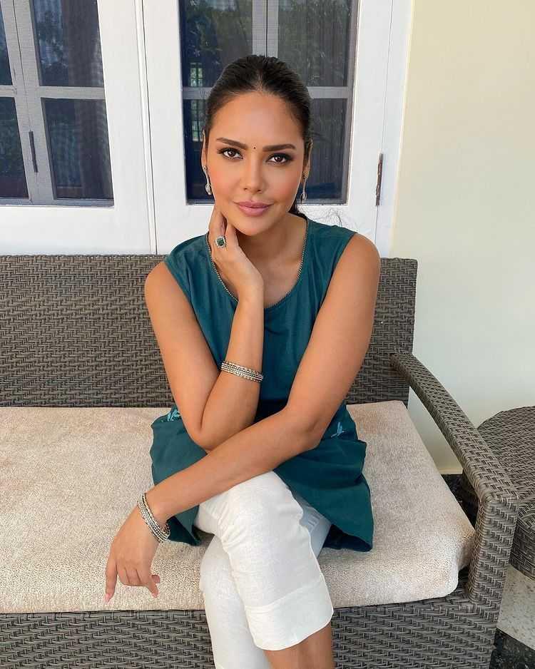 Esha Gupta (instagram.com/egupta)