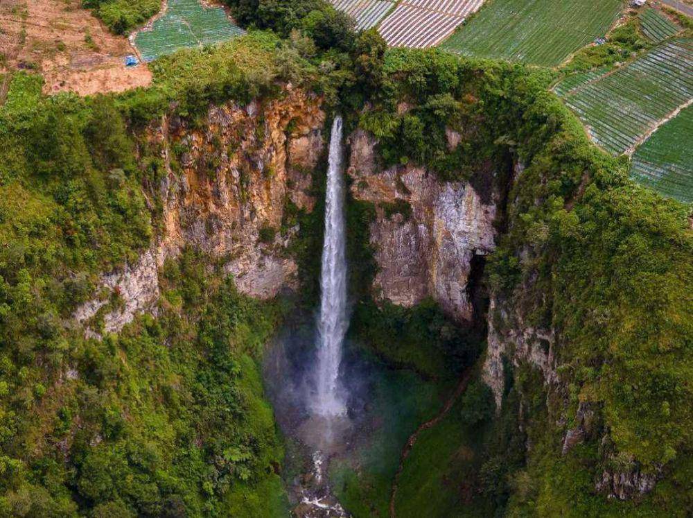 Air Terjun Sipiso-piso (instagram.com/zoel_bfc)