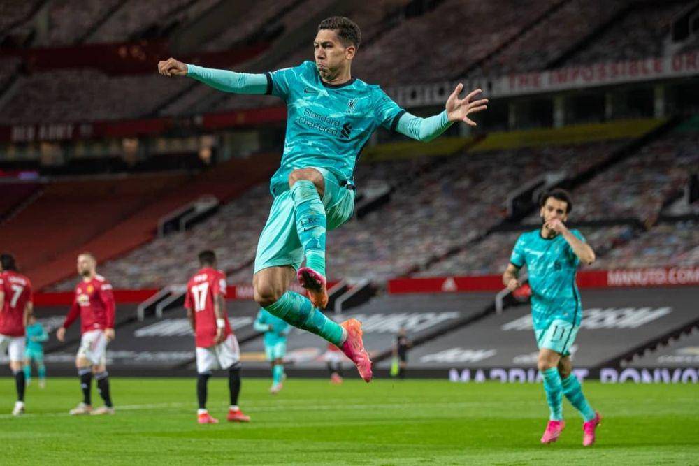 Roberto Firmino merayakan golnya ke gawang Manchester United (thisisanfield.com)