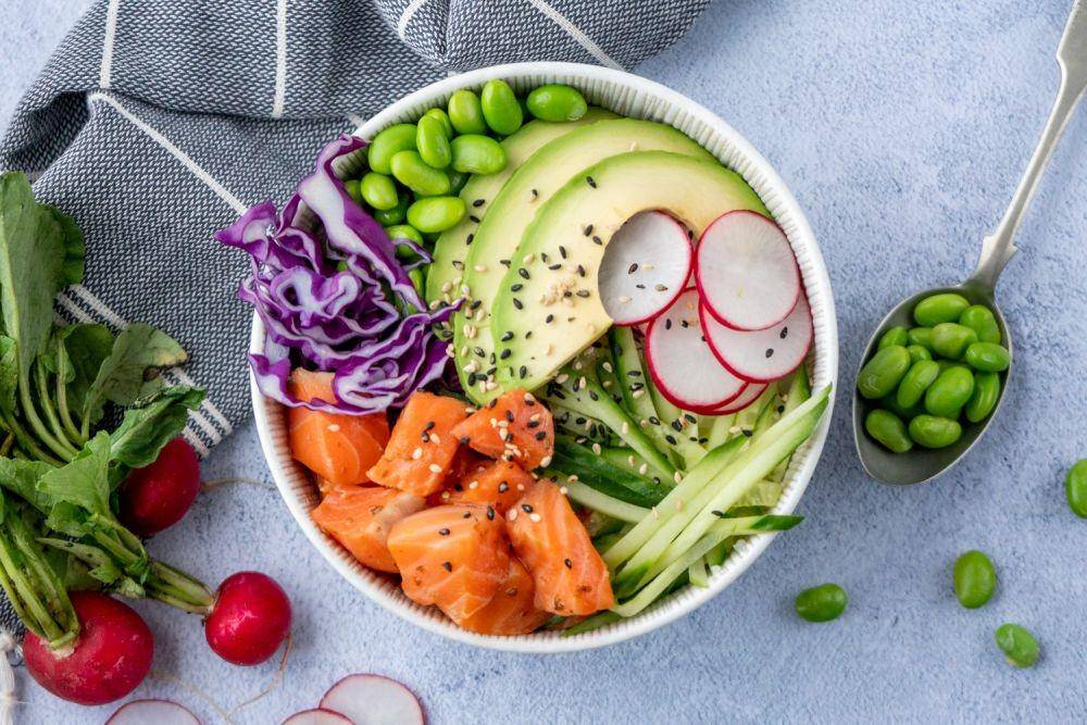 ilustrasi salmon poke bowl (asianinspirations.com.au)