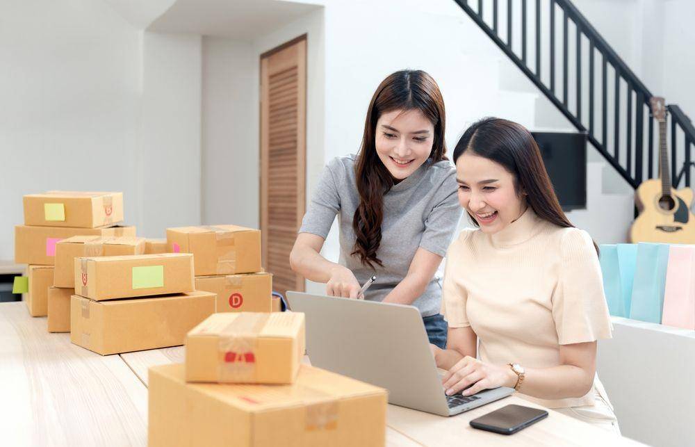 Ilustrasi perempuan saat menjalankan bisnisnya (Shutterstock/iSOMBOON)