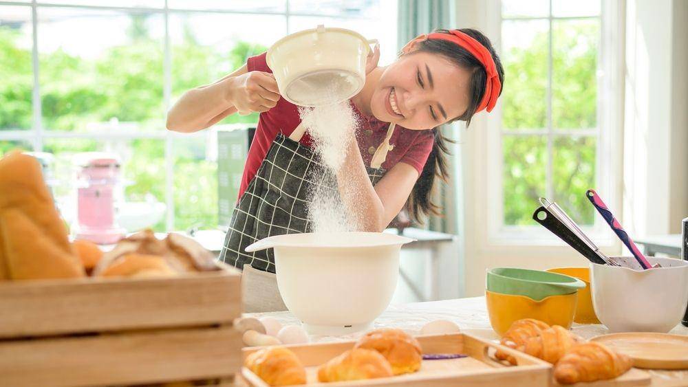 Ilustrasi membuat produk usahanya (Shutterstock/Thanakorn.P)