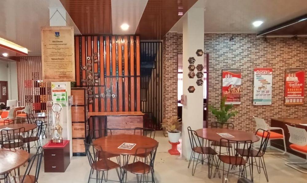 Suasana kantor Dinas Dukcapil Kota Tebingtinggi yang didesain seperti kafe kekinian. (Istimewa)