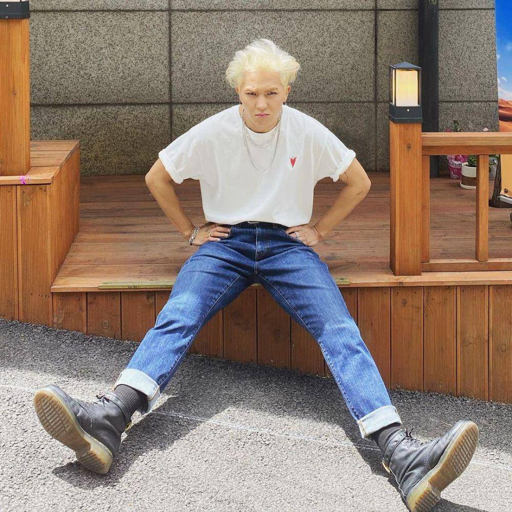 Padu padan kaus oversize (instagram.com/realllllmino)