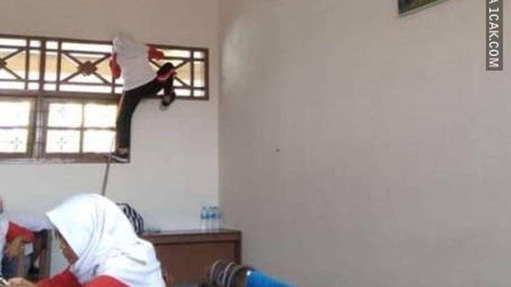 kelakuan absurd murid paling belakang (1cak.com)