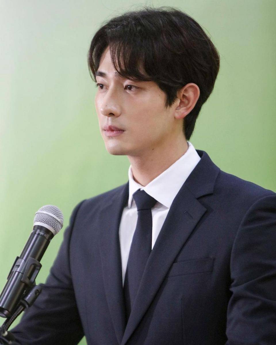 Yoon Park (instagram.com/yoon.bak)