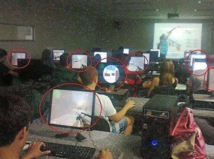 kelakuan absurd murid paling belakang (instagram.com/meghantropuserectus.real)