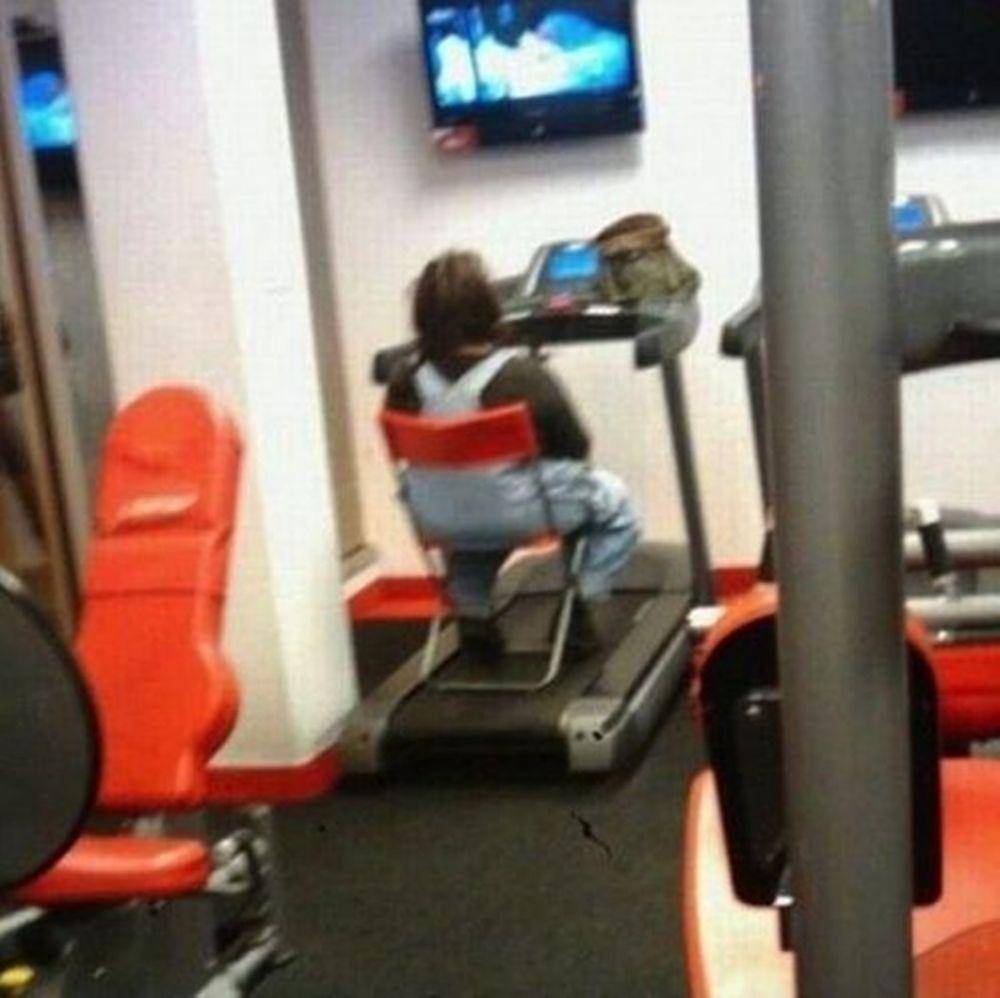 kelakuan konyol di tempat fitnes (izismile.com)