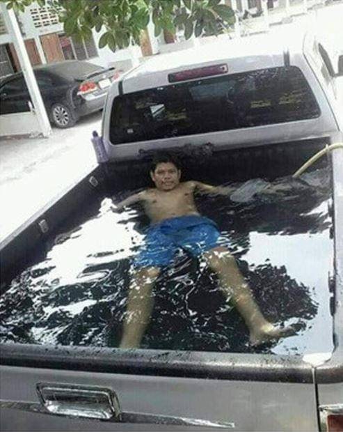 potret berendam kocak (instagram.com/awreceh.id)