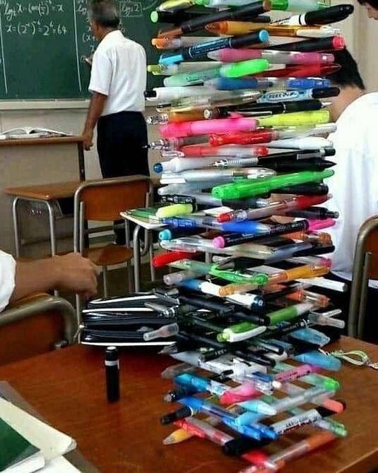 kelakuan absurd murid paling belakang (instagram.com/dr_herp)