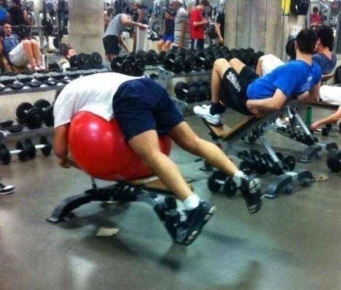 kelakuan konyol di tempat fitnes (izismile.com)