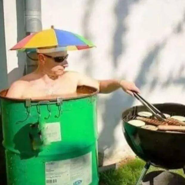 potret berendam kocak (izismile.com)