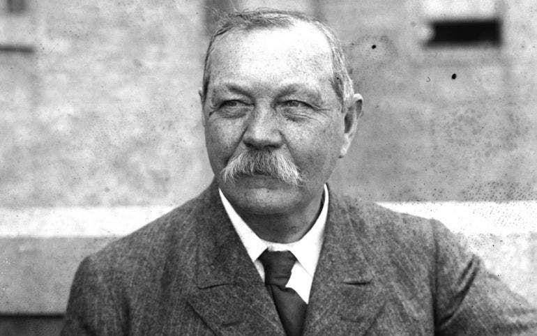 Sir Arthur Conan Doyle (pijamasurf.com)
