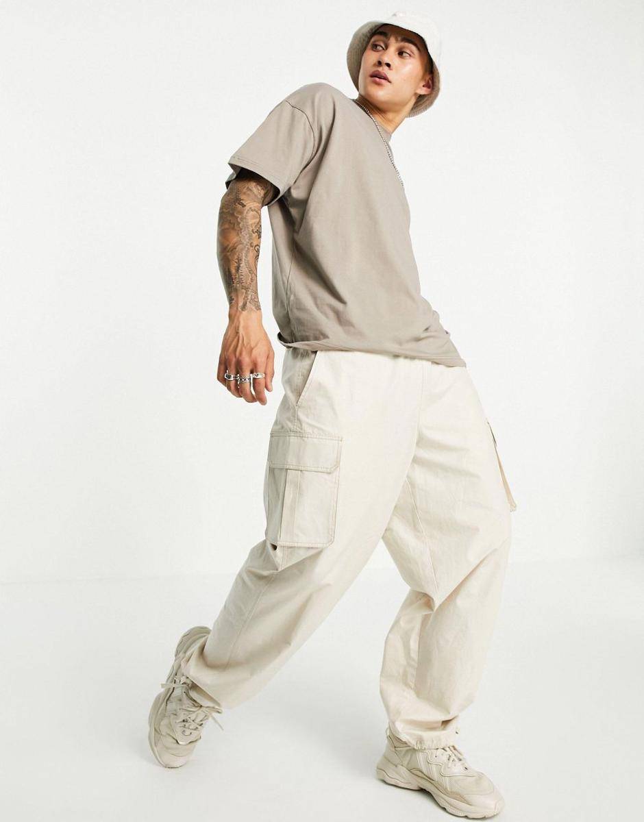Padu padan kaus oversize (asos.com)