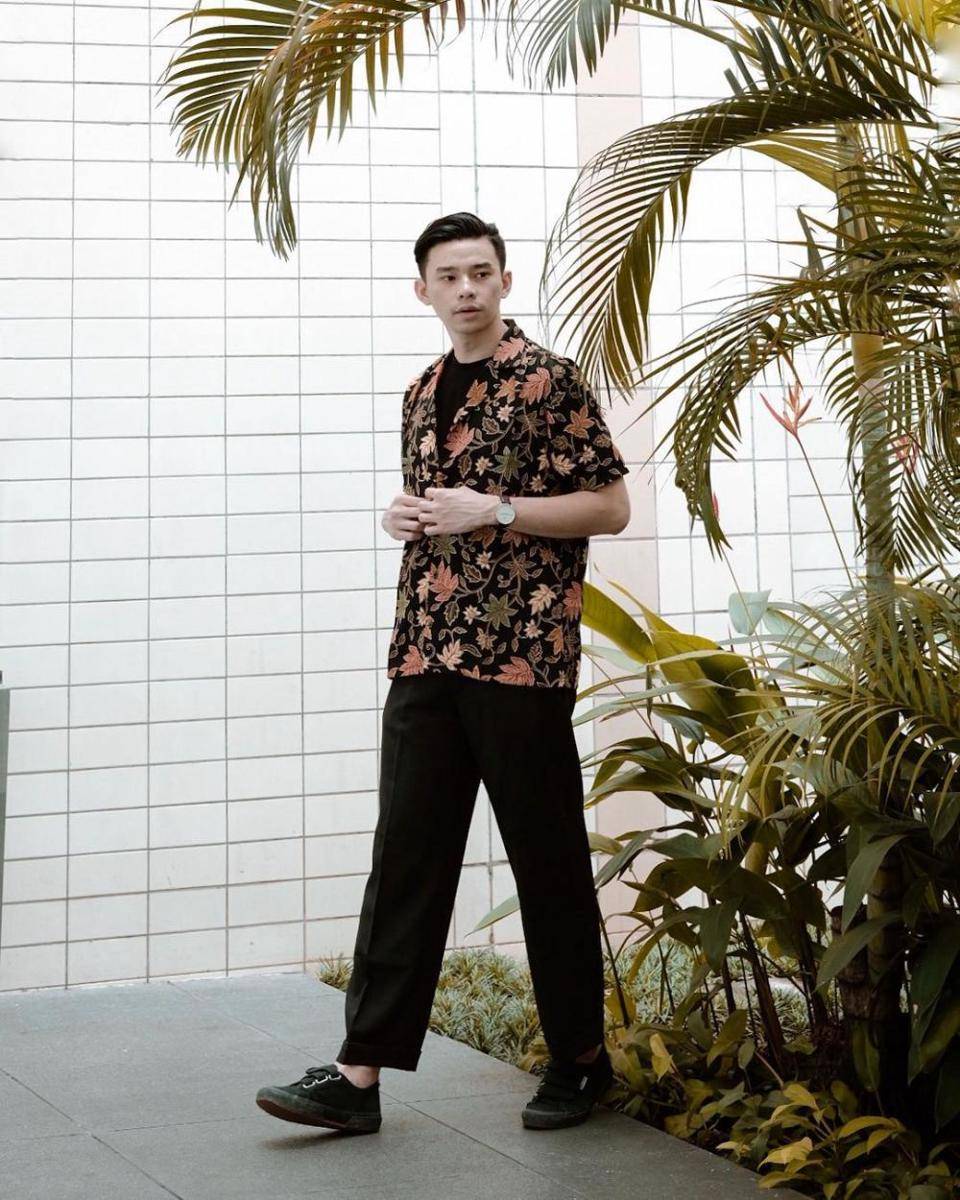Jenis celana yang cocok jadi padanan kemeja batik (Instagram.com/kevinyowilliam)