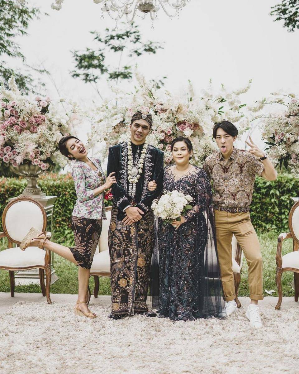 Jenis celana yang cocok jadi padanan kemeja batik (Instagram.com/kennyharyanto)