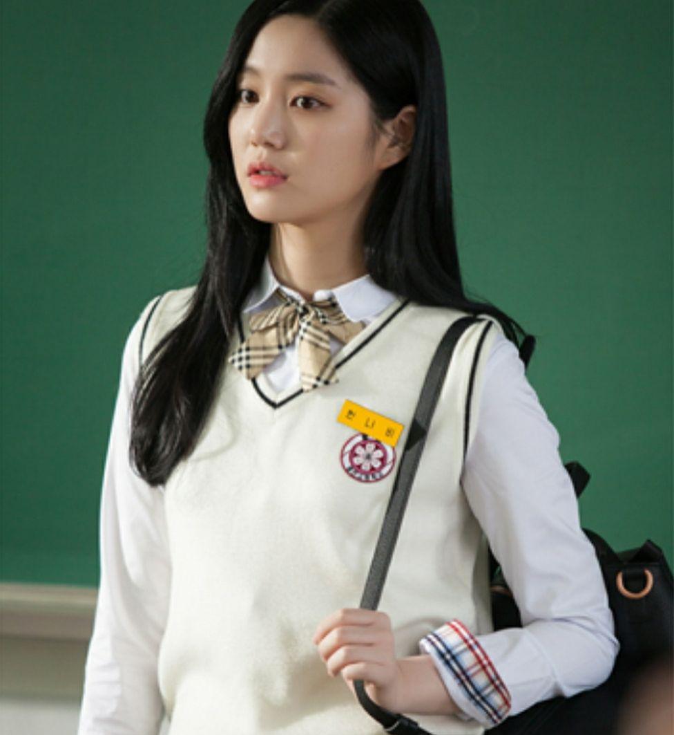 Lee Yoo Bi di Somehow 18 (instagram.com/yubi_190)
