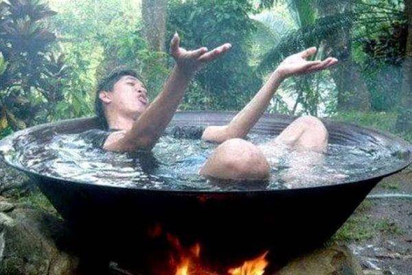 potret berendam kocak (twitter.com/txtdrhotel)