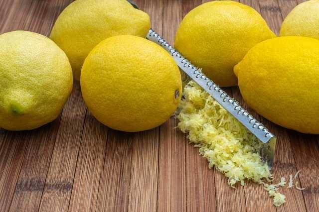 Bahan alami lemon ( pexels.com/Skyler Ewing )