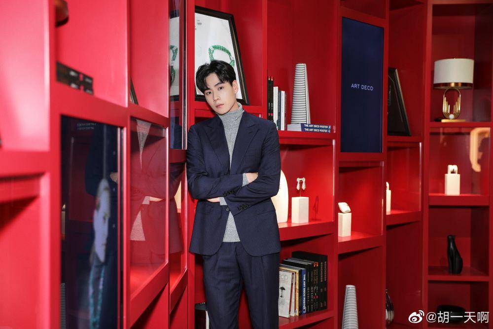 Hu Yitian (weibo.com/胡一天啊)