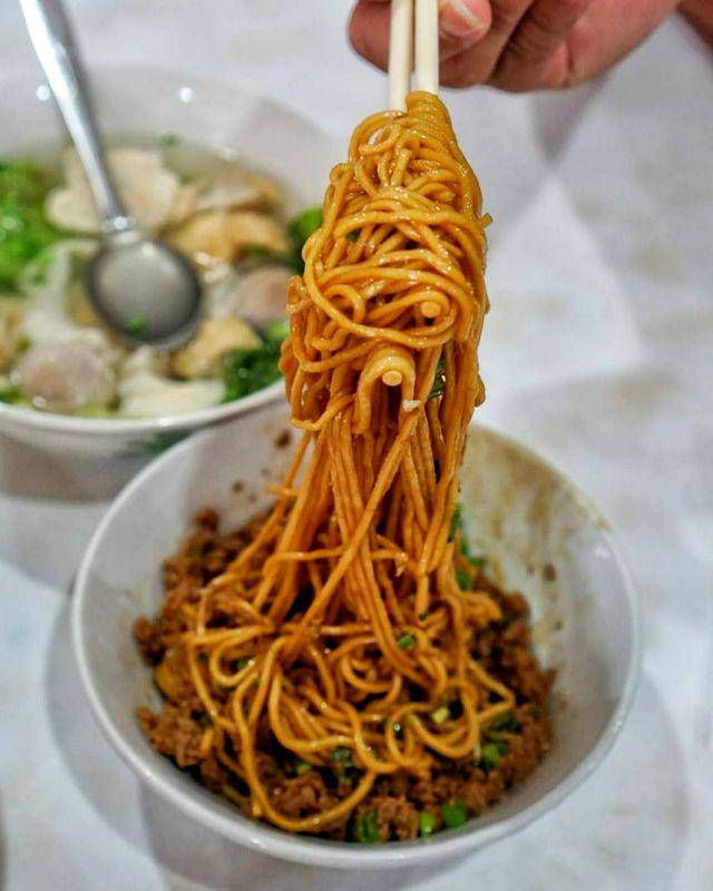 Mie Naripan (instagram.com/by.rempong)