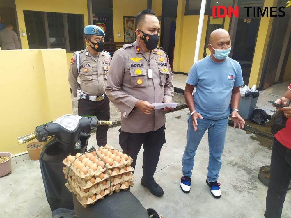 Video viral memperlihatkan tiga pelaku bajing loncat di kawasan Jalan Soekarno-Hatta, Kelurahan Serengsem. (IDN Times/Tama Yudha Wiguna)