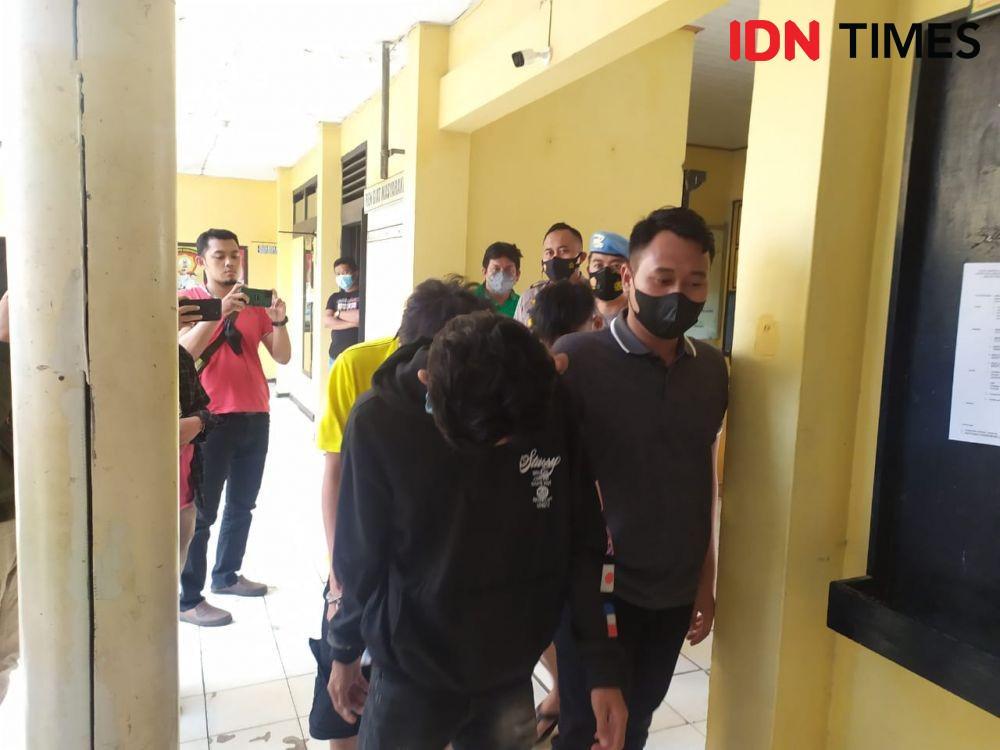 Video viral memperlihatkan tiga pelaku bajing loncat di kawasan Jalan Soekarno-Hatta, Kelurahan Serengsem. (IDN Times/Tama Yudha Wiguna)
