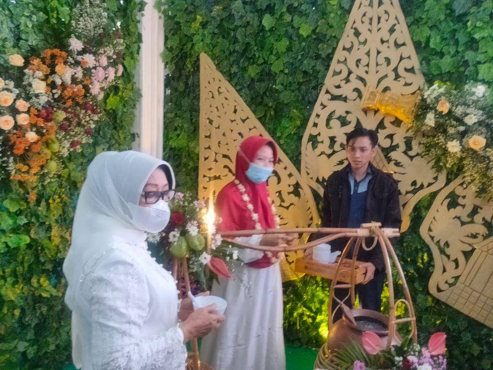 Proses tingkepan di Pendopo Kabupaten Jombang. IDN Times/Zainul Arifin
